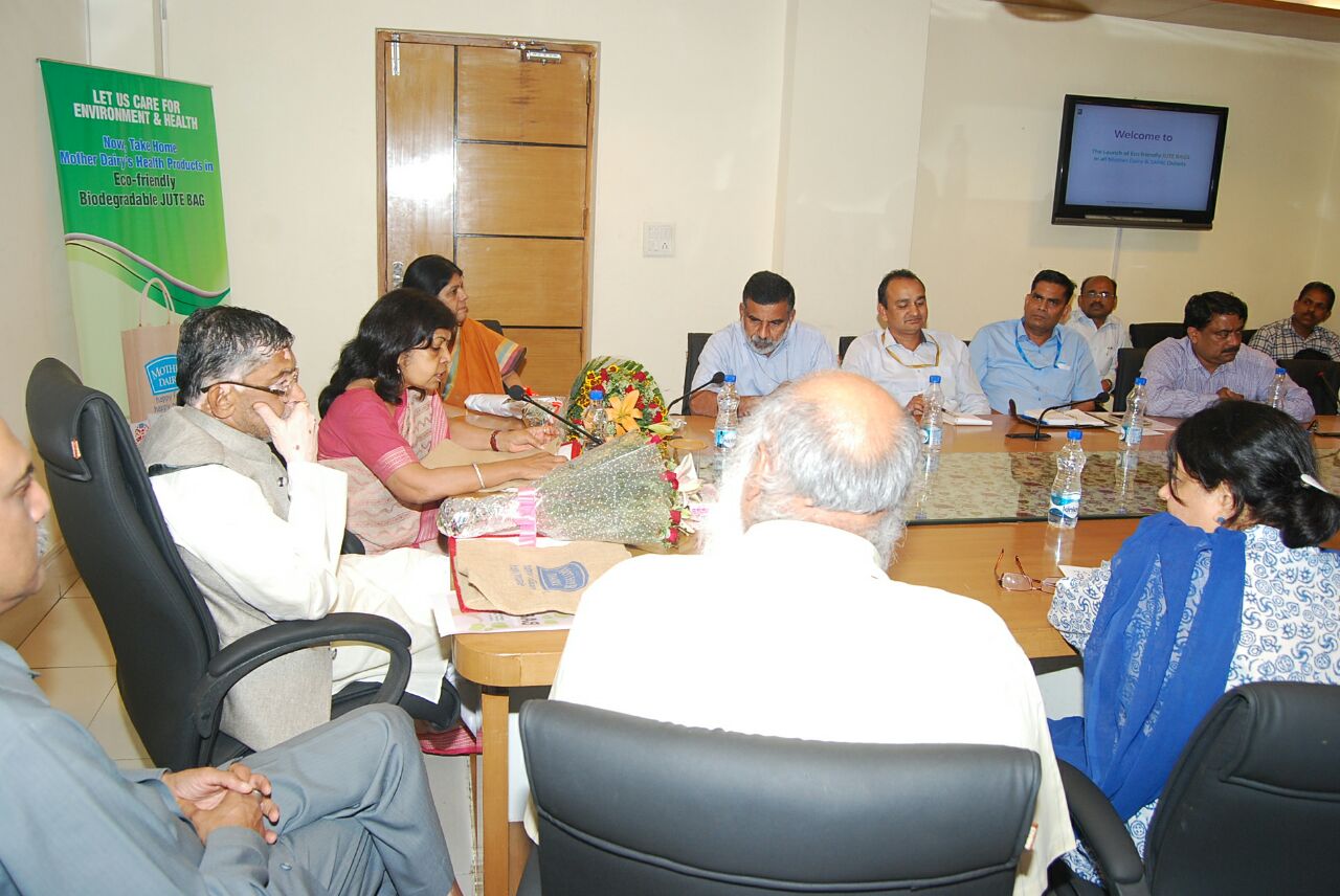 Shri Santosh Kumar Gangwar, Hon'ble Minister of State for Textiles (Independent Charge) launching Jute Carry Bags for sale at Mother Dairy & Safal Outlets in National Capital Region on 19th April 2016 Shri Santosh Kumar Gangwar, Hon'ble Minister of State for Textiles (Independent Charge) launching Jute Carry Bags for sale at Mother Dairy & Safal Outlets in National Capital Region on 19th April 2016