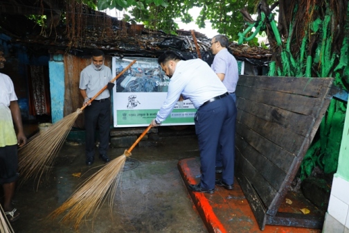 Swachata Hee Sewa – Cleanliness Drive in the Labour line, Calcutta Jute Mill Co. Ltd. on 20 September 2018 in presence of Shri A Madhukumar Reddy, Joint Secretary (Jute), Ministry of Textiles Swachata Hee Sewa – Cleanliness Drive in the Labour line, Calcutta Jute Mill Co. Ltd. on 20 September 2018 in presence of Shri A Madhukumar Reddy, Joint Secretary (Jute), Ministry of Textiles