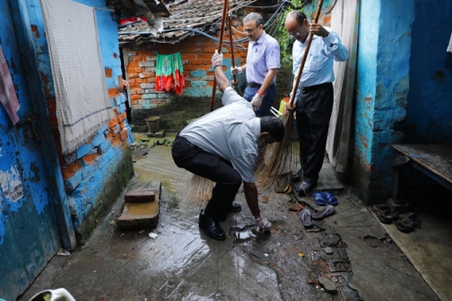 Swachata Hee Sewa – Cleanliness Drive in the Labour line, Calcutta Jute Mill Co. Ltd. on 20 September 2018 in presence of Shri A Madhukumar Reddy, Joint Secretary (Jute), Ministry of Textiles Swachata Hee Sewa – Cleanliness Drive in the Labour line, Calcutta Jute Mill Co. Ltd. on 20 September 2018 in presence of Shri A Madhukumar Reddy, Joint Secretary (Jute), Ministry of Textiles