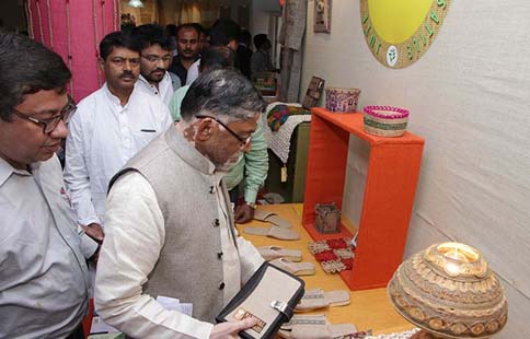 Hon'ble MOST Shri Santosh Kumar Gangwar at Exhibition Hall during National Seminar on Jute Diversified Products at Kolkata Hon'ble MOST Shri Santosh Kumar Gangwar at Exhibition Hall during National Seminar on Jute Diversified Products at Kolkata
