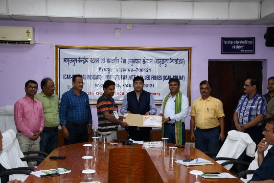 Shri S B Singh, Secretary NJB interacting with Jute farmers of the districts of Magadh and Katihar in presence of Director CRIJAF, Joint Director(A)/NJB and other Scientists of CRIJAF Shri S B Singh, Secretary NJB interacting with Jute farmers of the districts of Magadh and Katihar in presence of Director CRIJAF, Joint Director(A)/NJB and other Scientists of CRIJAF