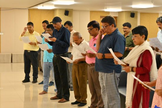 Some glimpses of Blood Donation Camp organised by National Jute Board on the eve of World Blood Donor Day. Auspicious Day started with pledge taking ceremony administered by Secretary Shri Shashi Bhushan Singh followed by blood donation.