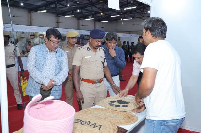 NJB Jute Fair at Coimbatore was inaugurated by Shri V. Balakrishnan, Commissioner of Police, Coimbatore, on 12.09.2024, in presence of Smt. P. Alli Rani, Director, SVIPTM, Smt. Rita Hemrajani, CMD, NHDC, and Shri Shashi Bhushan Singh, Secretary, NJB.