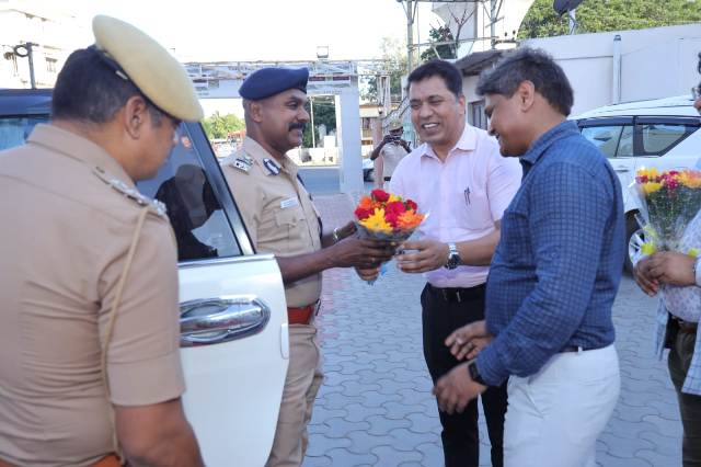 NJB Jute Fair at Coimbatore was inaugurated by Shri V. Balakrishnan, Commissioner of Police, Coimbatore, on 12.09.2024, in presence of Smt. P. Alli Rani, Director, SVIPTM, Smt. Rita Hemrajani, CMD, NHDC, and Shri Shashi Bhushan Singh, Secretary, NJB. NJB Jute Fair at Coimbatore was inaugurated by Shri V. Balakrishnan, Commissioner of Police, Coimbatore, on 12.09.2024, in presence of Smt. P. Alli Rani, Director, SVIPTM, Smt. Rita Hemrajani, CMD, NHDC, and Shri Shashi Bhushan Singh, Secretary, NJB.