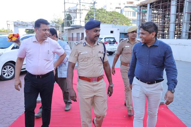 NJB Jute Fair at Coimbatore was inaugurated by Shri V. Balakrishnan, Commissioner of Police, Coimbatore, on 12.09.2024, in presence of Smt. P. Alli Rani, Director, SVIPTM, Smt. Rita Hemrajani, CMD, NHDC, and Shri Shashi Bhushan Singh, Secretary, NJB.