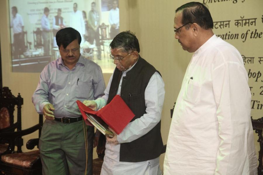 Hon'ble union Textile Minister Shri Santosh Kumar Gangwar at the foundation stone laying ceremony of Patsan Bhavan on 1st Sep 2015