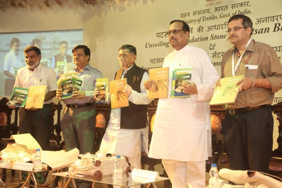 Hon'ble union Textile Minister Shri Santosh Kumar Gangwar at the foundation stone laying ceremony of Patsan Bhavan on 1st Sep 2015