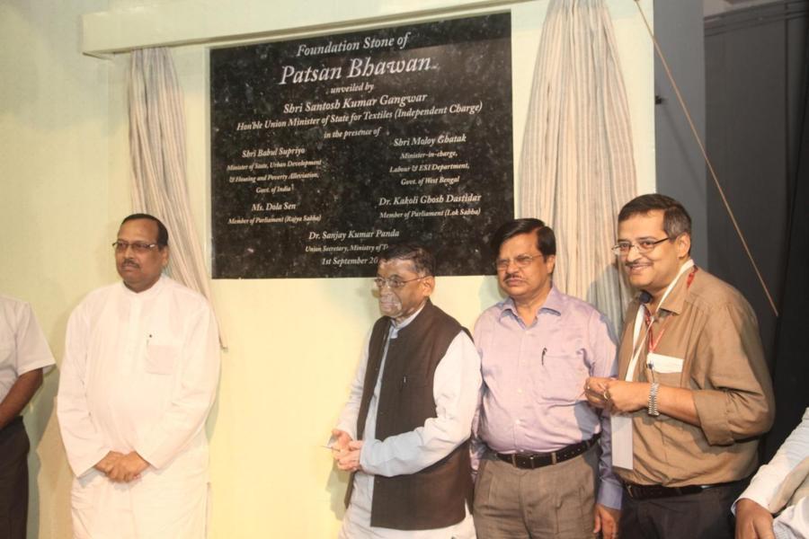 Hon'ble union Textile Minister Shri Santosh Kumar Gangwar at the foundation stone laying ceremony of Patsan Bhavan on 1st Sep 2015