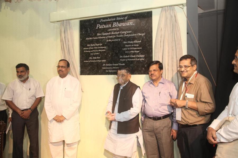 Hon'ble union Textile Minister Shri Santosh Kumar Gangwar at the foundation stone laying ceremony of Patsan Bhavan on 1st Sep 2015