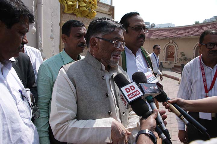 Hon'ble MOST speaking to the reporters during National Seminar on Jute Diversified Products at Kolkata