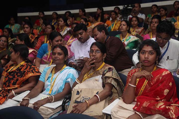 Members of WSHGs from Barpeta, Assam, Dhaniakhali & Deganga, West Bengal at National Seminar on Jute Diversified Products at Kolkata